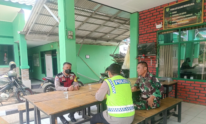 Personel Polsek Klari Silaturahmi Kamtibmas ke Mako Koramil, Perkuat Sinergitas TNI-Polri ‎
