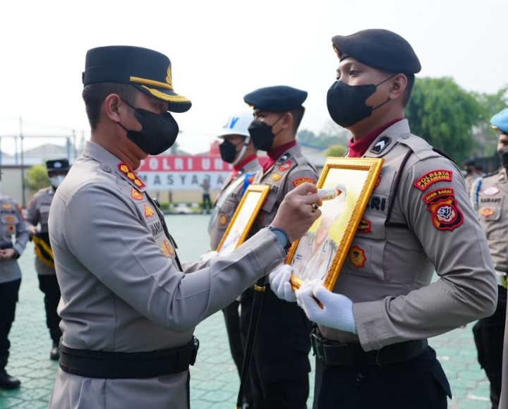 ​Polresta Karawang Bersih-Bersih, 2 Personel Diberhentikan Tidak dengan Hormat