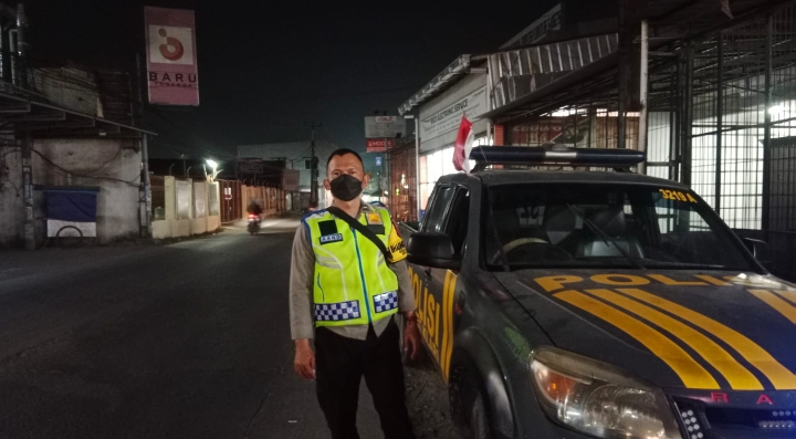 Patroli Malam Polsek Klari Pastikan Jalan Raya Walahar Aman dan Kondusif