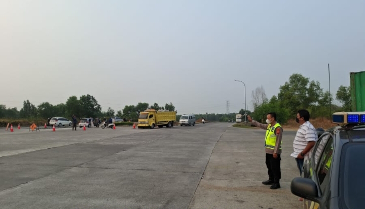 Sapa Warga, Patroli Polsek Telukjambe Barat Pastikan Keamanan Kawasan Bintang ‎