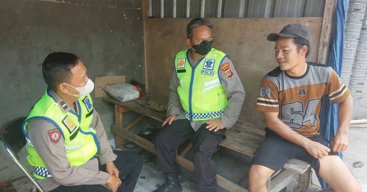 Personil Polsek Telukjambe Barat Lakukan Penyuluhan Antisipasi Kenakalan Remaja