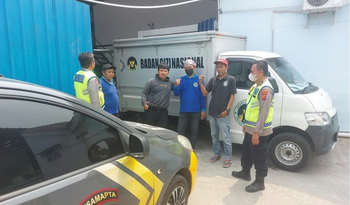 Personil Polsek Telukjambe Barat Patroli Siang Sambangi Karyawan SPPG ‎