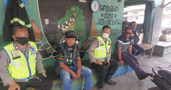 Personil Patroli Polsek Telukjambe Barat Beri Himbauan Masyarakat Untuk Waspada Terhadap TPPO