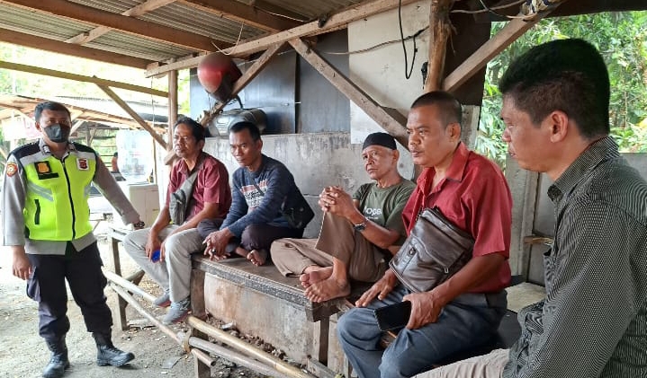Polsek Telukjambe Barat Gencarkan Patroli Siang, Sapa Warga di Pangkalan Ojeg KIIC ‎