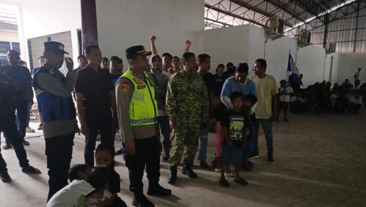 Jaga Kamtibmas, Polsek Klari Amankan Nobar Persija vs Persib di Desa Duren
