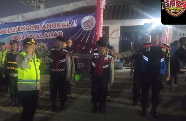 Kapolsek Klari Pimpin Pengamanan Konser Bagindas di Halaman Kantor Desa Walahar