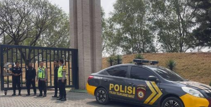 Personel Polsek Telukjambe Barat Sampaikan Penyuluhan Kamtibmas kepada Security