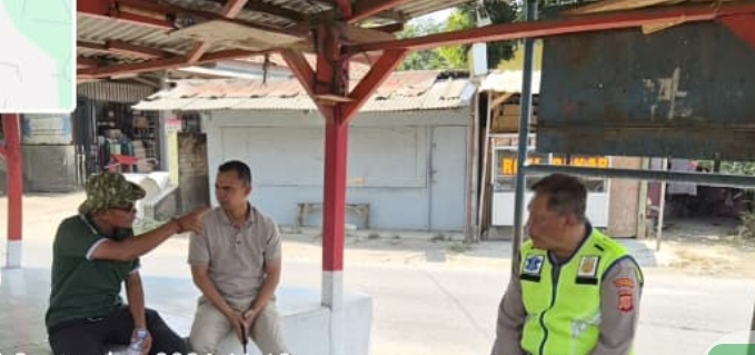 Personil Polsek Telukjambe Barat Patroli Siang Sambangi Pangkalan Ojeg Kaligandu