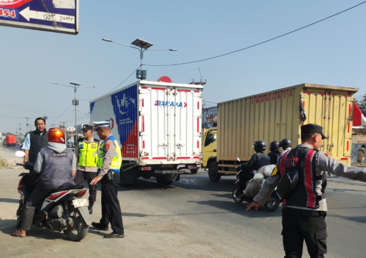 Personel Polsek Klari Berikan Teguran kepada Pengendara, Tertibkan Knalpot Brong