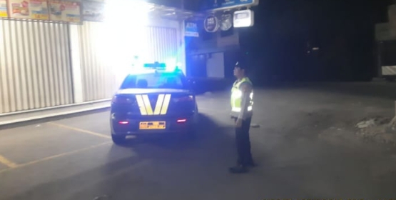 Polsek Jatisari Laksanakan KRYD Malam di Perum Bumi Cikampek Baru Balonggandu