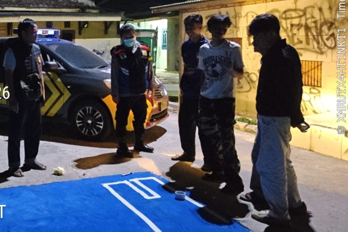 Patroli QR 3220 B Polsek Telukjambe Barat Laksanakan Patroli Harkamtibmas di Dusun Jatikarya