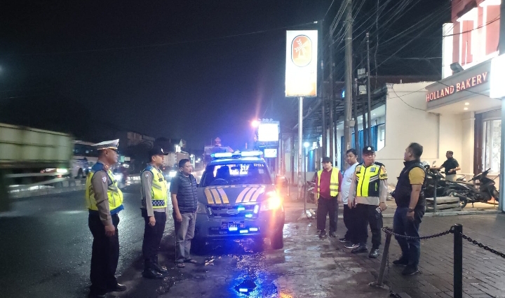 Cegah Gangguan Kamtibmas, Patroli Gabungan Polsek Klari Sasar Perbankan di Malam Hari