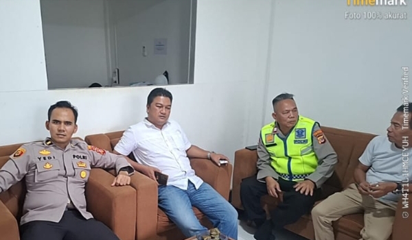 Sapa Warga, Personil Polsek Telukjambe Barat Patroli Sambang Warga Dusun Kiara Jaya