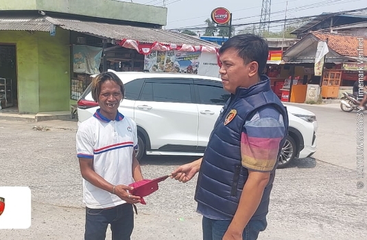 Unit Reskrim Polsek Telukjambe Barat Laksanakan Patroli Antisipasi Premanisme dan Pungli di Pasar Wanasari