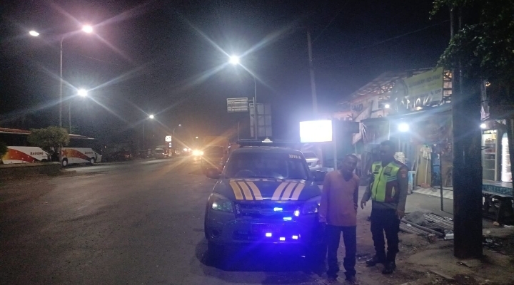 Polsek Klari Patroli Dinihari Antisipasi 3C dan Tawuran di Lampu Merah Karawang Timur
