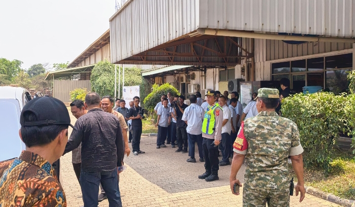 Kapolsek Klari Pimpin Pengamanan Kunjungan Kerja Spesifik Komisi VII DPR RI ke PT M-Class