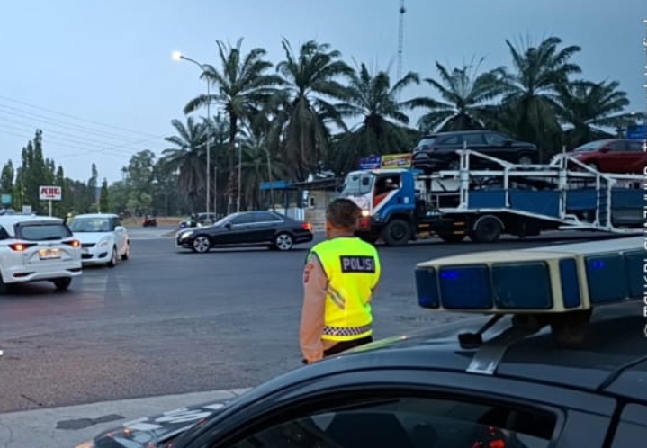 Polsek Telukjambe Barat Laksanakan Patroli KRYD Sasaran Gate Tol Karbar
