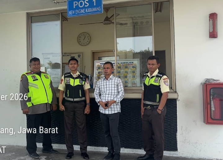 Patroli Polsek Telukjambe Barat Sambangi Pos Security PT. Plant III Desa Margakaya ‎