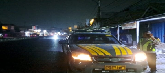 Pastikan Area Pasar Kosambi Kondusif, Personil Polsek Klari Lakukan Patroli Dinihari