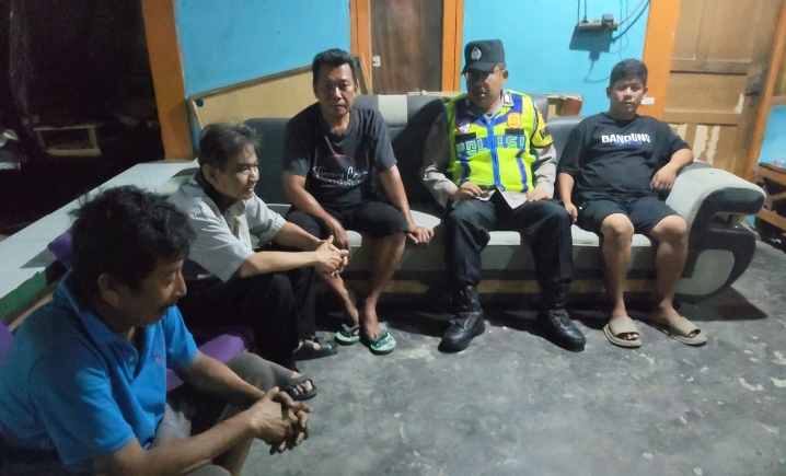 Patroli Dialogis, Bhabinkamtibmas Polsek Klari Sapa Warga Gintungkerta