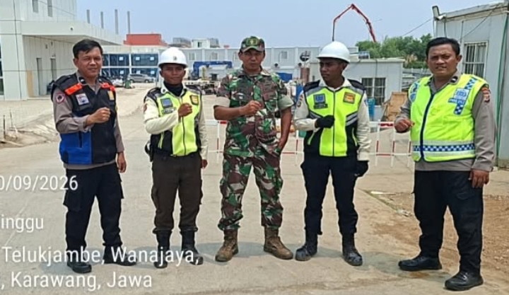 Sinergitas TNI-POLRI, Personil Polsek Telukjambe Barat bersama Anggota Koramil Beri Penyuluhan Kamtibmas Kepada Security Kawasan KNIC