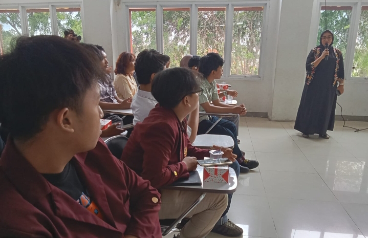 Anggota DPRD Jawa Barat Sri Rahayu Narasumber Pendidikan Politik di FISIP UNSIKA