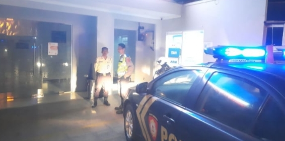 Polsek Jatisari Perkuat Pengamanan Malam di Kantor Bank BRI Unit Cikalong