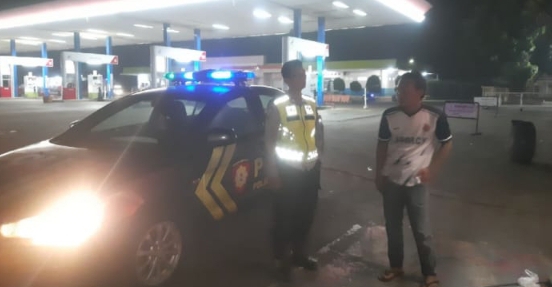 Polsek Jatisari Perkuat Pengamanan Dinihari di SPBU Rosalia