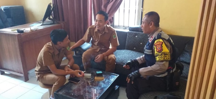 Bhabinkamtibmas Polsek Jatisari Sampaikan Pesan Kamtibmas kepada Warga