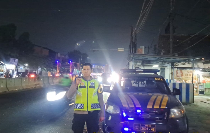 Personil Polsek Klari Melaksanakan Patroli KRYD di Jalan Raya Kosambi ‎