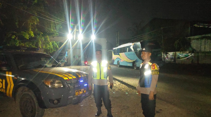 Polsek Klari Patroli Malam, Pastikan Depan Perum Terangsari Kondusif