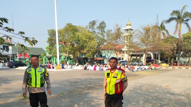 Personel Polsek Klari Lakukan Pengamanan Pelaksanaan Salat Istisqa