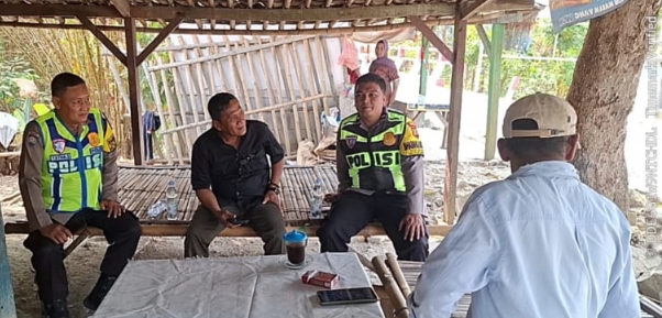 Patroli Dialogis Polsek Telukjambe Barat Sambang Warga Bakan Cebong