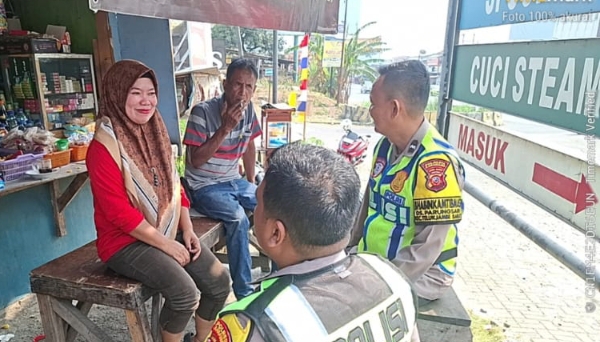 Personil Polsek Telukjambe Barat Patroli Dialogis dan Ingatkan Warga Waspada TPPO