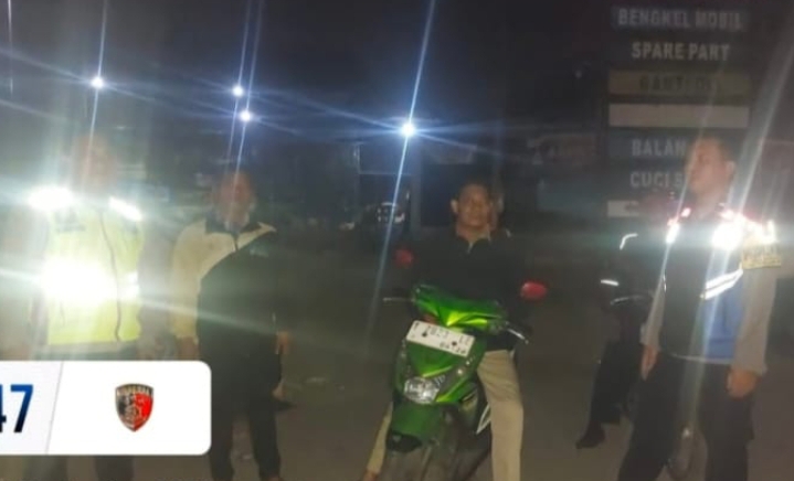 Polsek Telukjambe Barat Laksanakan Patroli KRYD Malam di Jalan Raya Badami