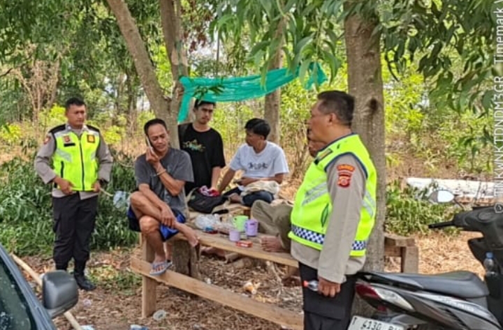 Patroli Dialogis Polsek Telukjambe Barat Sambang Warga Cadas ‎
