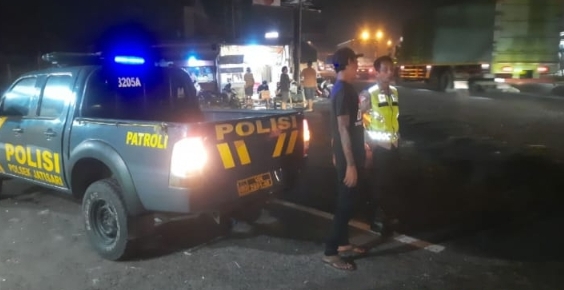 Polsek Jatisari Laksanakan KRYD Malam di Pertigaan Cikalong