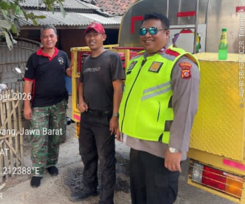 Personel Polsek Telukjambe Barat Laksanakan Patroli KRYD dan Sapa Warga di Dusun Jatimulya ‎