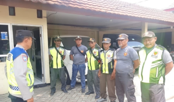 ‎PS Panit Binmas Polsek Klari Berikan Binluh Kamtibmas kepada Anggota Linmas Desa Klari
