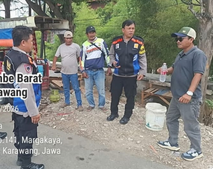 Cegah Gangguan Kamtibmas, Personel Polsek Telukjambe Barat Laksanakan Patroli Prekat di Dusun Badami ‎