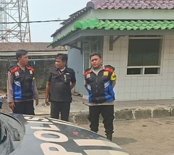‎Patroli Polsek Telukjambe Barat Berikan Penyuluhan Kamtibmas kepada Security Lotuslake, Tingkatkan Kewaspadaan Keamanan