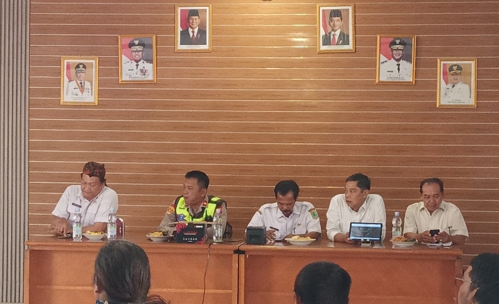 ‎Kapolsek Klari Bersama Muspika Hadiri Sosialisasi Pemilihan Kepala Desa Serentak 2026 oleh DPMD Karawang