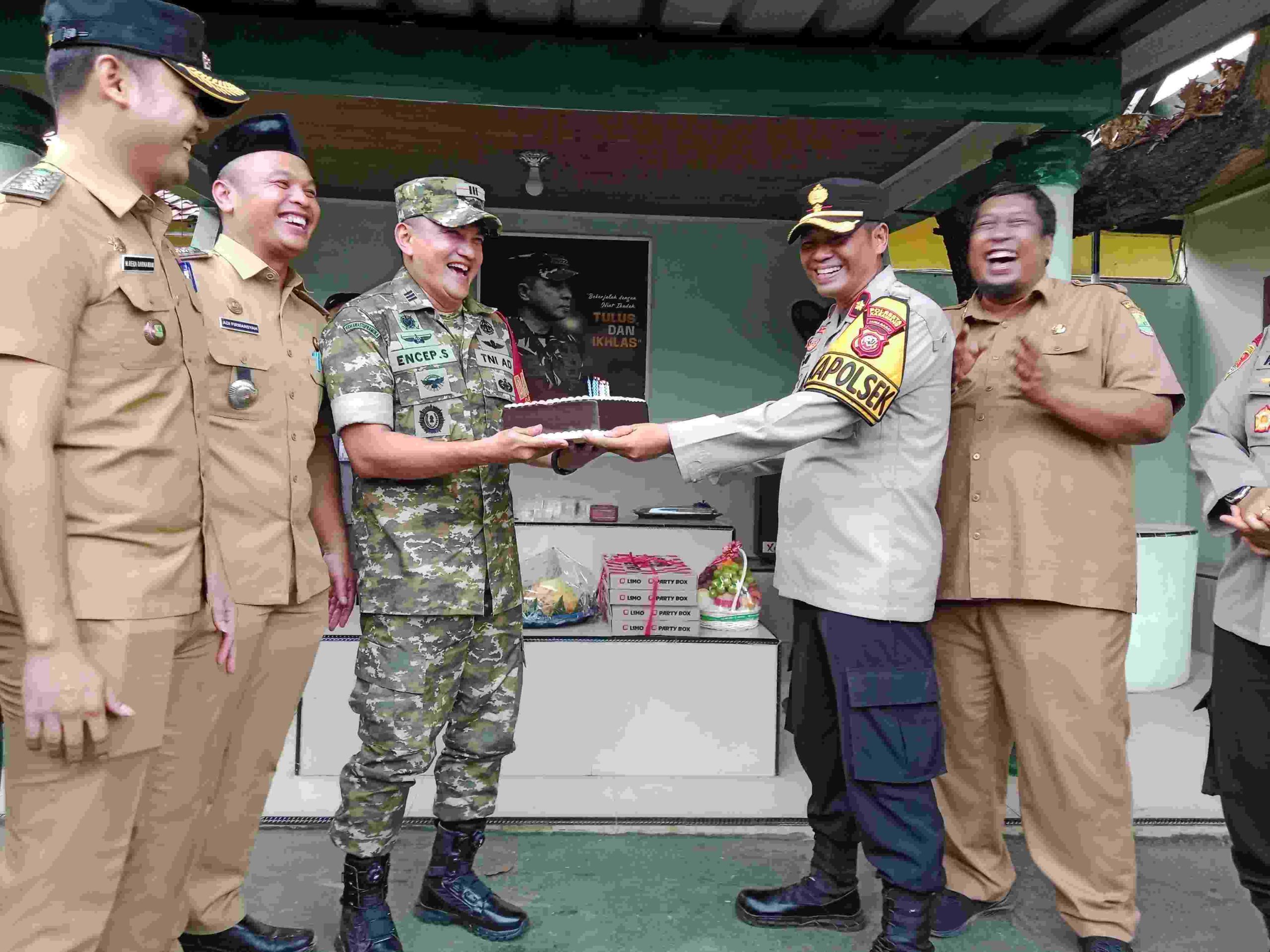 Sinergi Tanpa Batas di HUT ke-81 TNI, Koramil Cikampek Diserbu Jajaran Forkopimcam Tiga Kecamatan