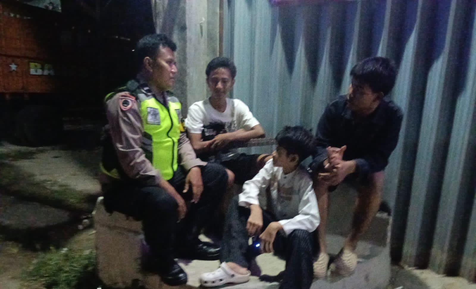 Bhabinkamtibmas Polsek Telagasari Mengadakan Penyuluhan Cegah Kenakalan Remaja di Desa Binaan