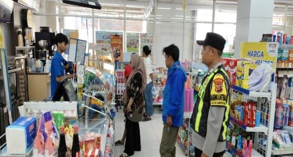 Giat Patroli Perekat Supermarket Indomaret Gempol Guna Antisipasi Kejahatan