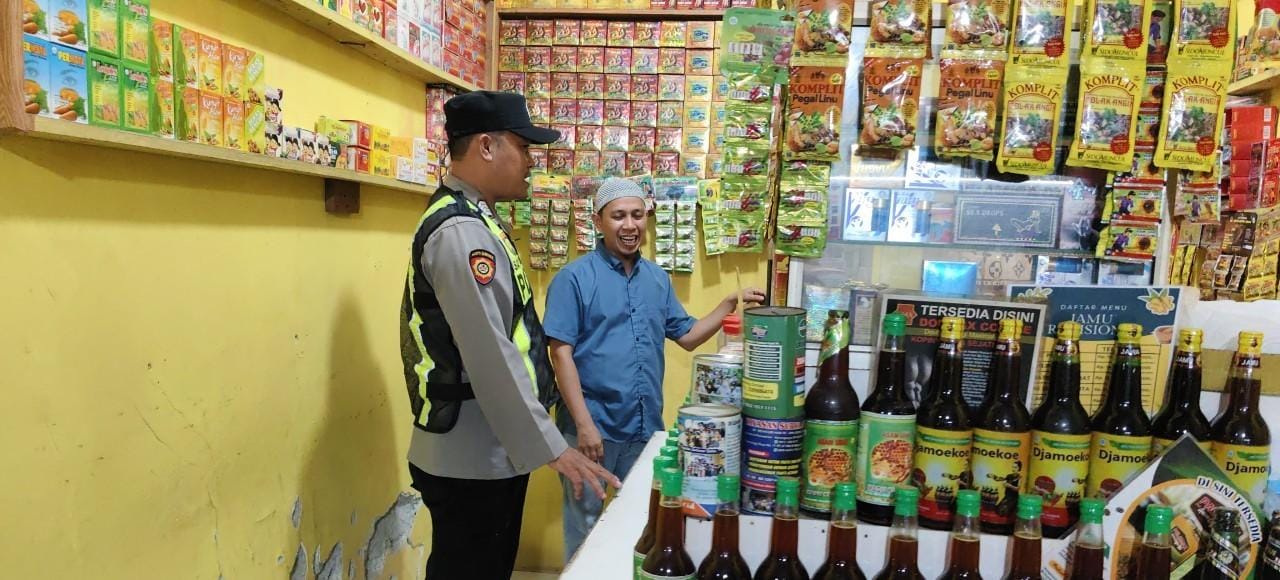 Prekat Polsek Banyusari Gelar Razia Miras Demi Ciptakan Situasi Kamtibmas Kondusif