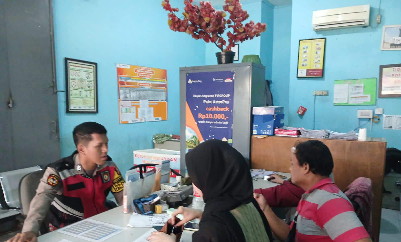 Sebar Himbauan Kamtibmas, Bhabinkamtibmas Polsek Telagasari Pastikan Warga Waspada
