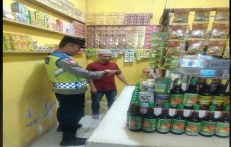 Prekat Polsek Banyusari Gelar Razia Miras Demi Ciptakan Situasi Kamtibmas Kondusif