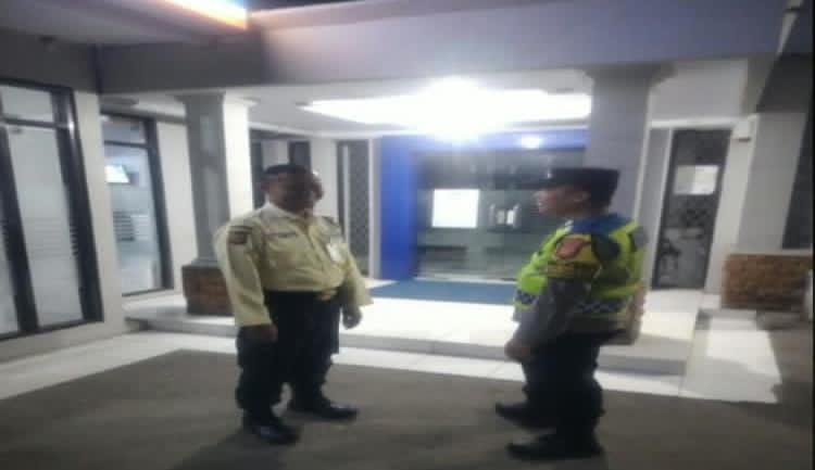 Kunjungi BRI Gempol Patroli Prekat Polsek Banyusari di Malam Hari