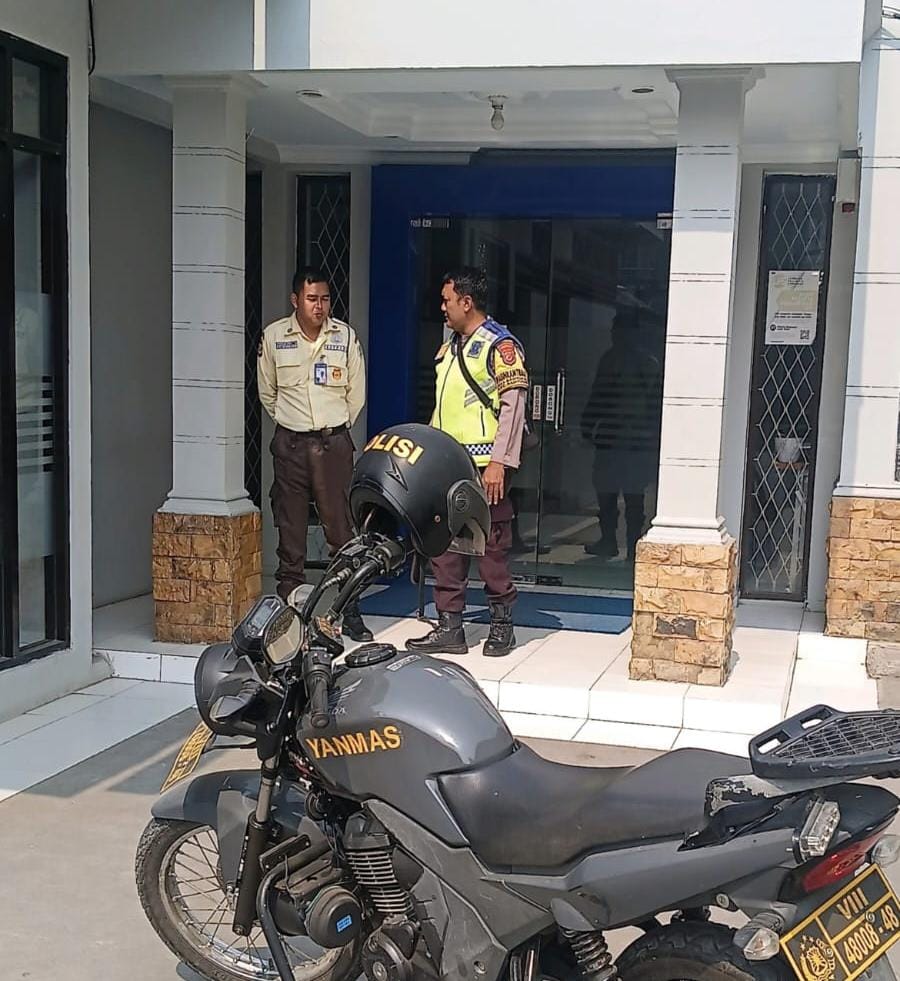 Kunjungi BRI Gempol Patroli Prekat Polsek Banyusari